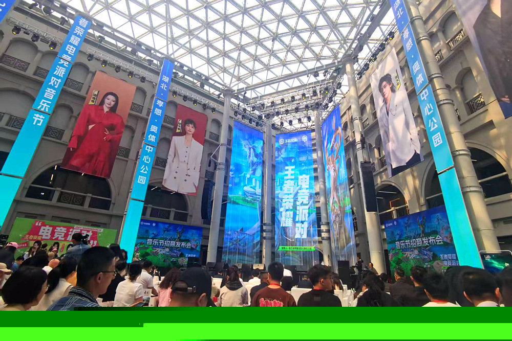 对手在LPL十周年舞台再次相遇，一起见证新十年首冠，无畏竞巅峰！