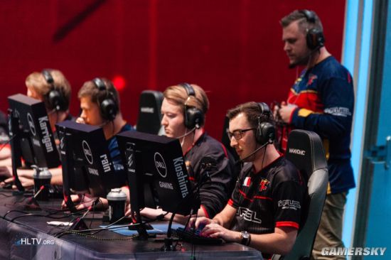 RED Canids 做出惊人举动 - hardzao 被送到替补席