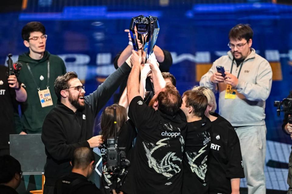 DRX 举起了 VCT 2025： Pacific Kickoff 奖杯