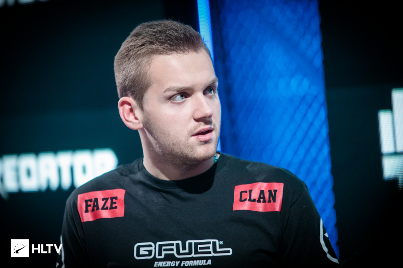 Theshy油管第一期访谈节目邀请韩国女团Kep1er成员