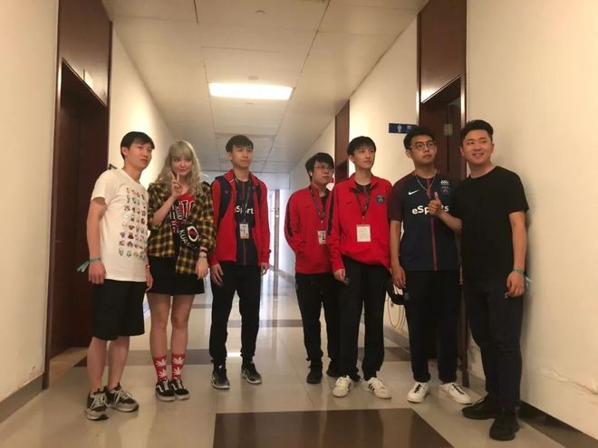 LCS 2026 以经典赛制回归，设有三个赛季和 Bo3 系列赛